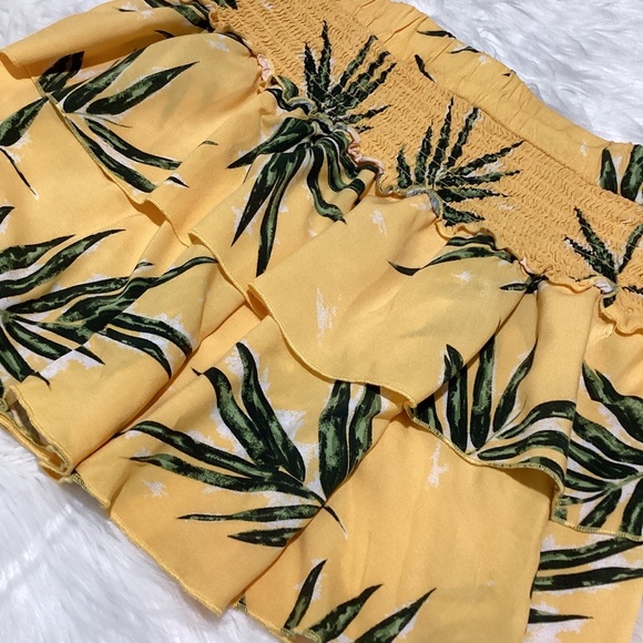 Mi Ami Women’s Yellow with Green Leaves Gartered Full Tiered Mini Skirt - Picture 4 of 4